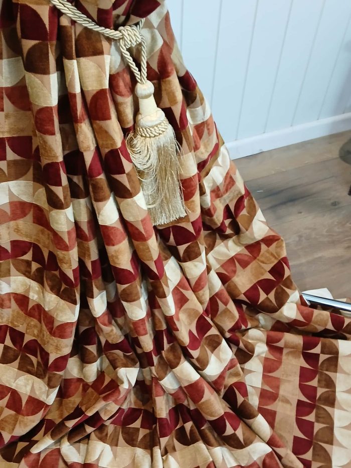 Retro velvet and satin curtains with a blend of warm tones - Image 10