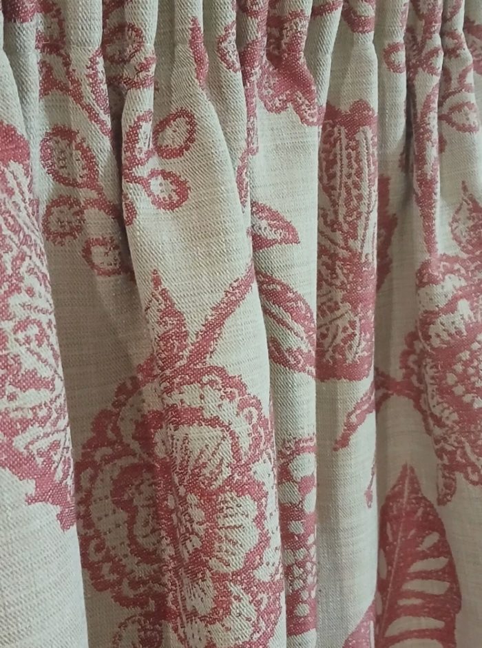 Classic pink and ivory floral curtains with pelmet - Image 5