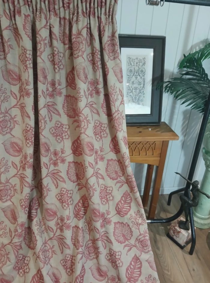 Classic pink and ivory floral curtains with pelmet - Image 2