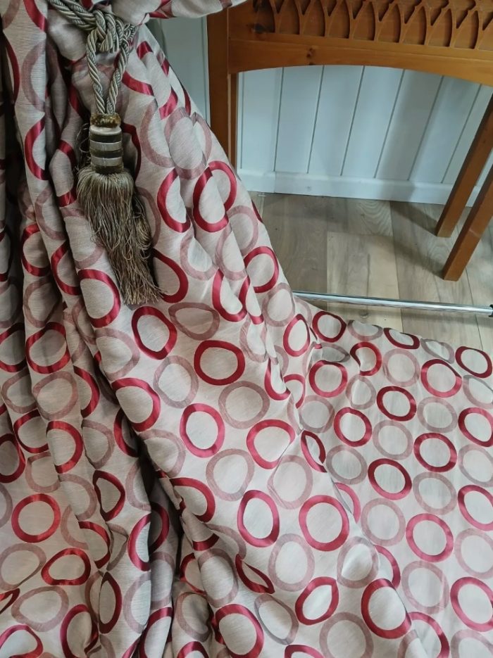 Retro, circular red curtains with fleece and blackout lining. - Image 5